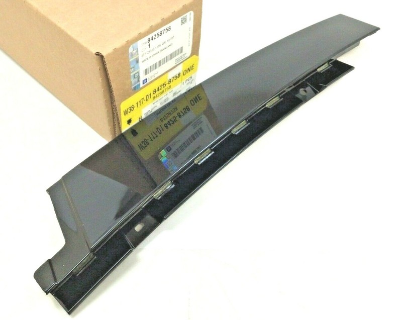 16-22 Chevrolet Malibu front right hand passenger door Trim Pillar Applique OEM