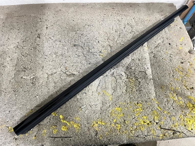 Front Passenger Right Window Moulding 84905931 for Silverado 2500 2024 2882597