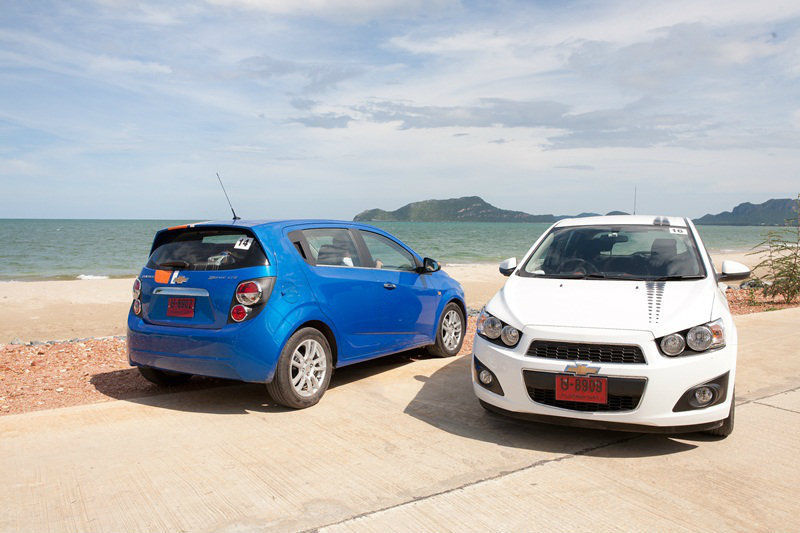 FOR CHEVROLET SONIC 2012 5 DOOR HATCHBACK CHROME+BLACK OIL FUEL CAP COVER gallery