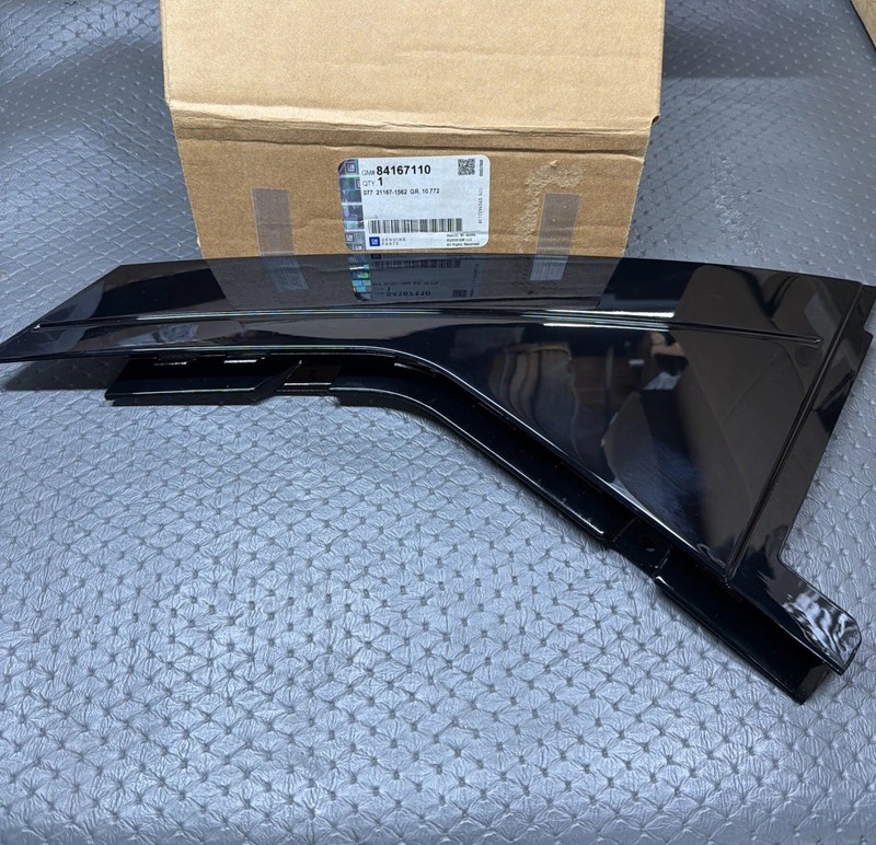 17-25 Cadillac XT5 REAR LEFT DRIVER SIDE DOOR C-PILLAR APPLIQUE MOLDING OEM