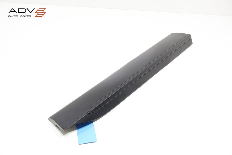 2021 – 2025 KIA SORENTO FRONT RIGHT PASSENGER SIDE DOOR LOWER MOLDING OEM