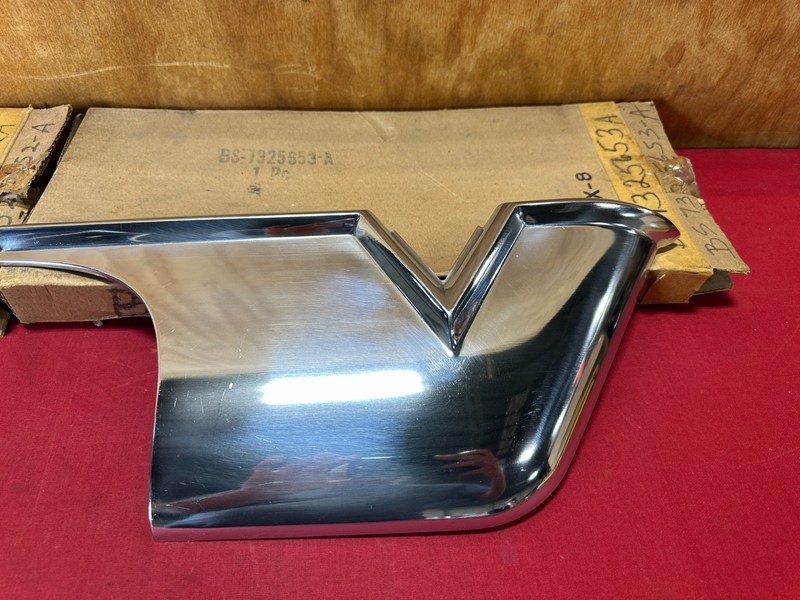 NOS 1954 LINCOLN CAPRI 73A 73B BODY 4 DOOR QUARTER PANEL TRIM BS-7325653-A 52-A gallery